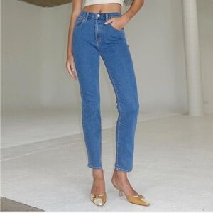 Abrand Jeans a 95 mid rise stovepipe in Liliana size 26
